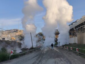 Aydın’ın Germencik ilçesinde jeotermal enerji santraline ait sıcak su borularından