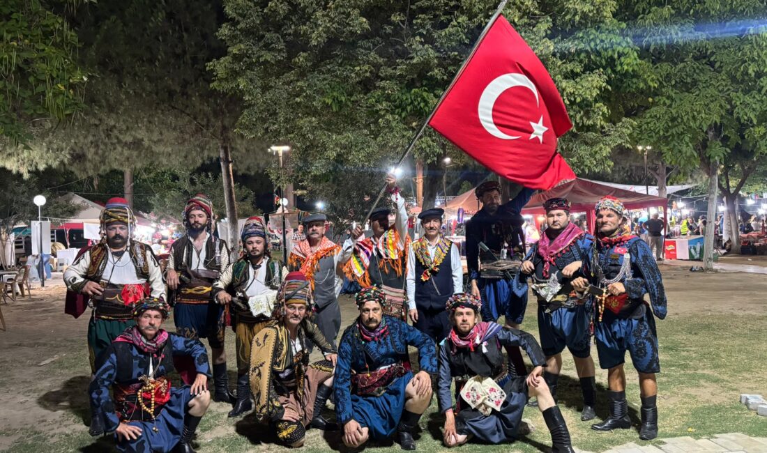 İncirliova’nın Efeleri Yörük Toyu’nda ayakta alkışlandı İncirliova Kültür Parkı'nda düzenlenen Yörük Toyu'nda sahne alan İncirliova Efeleri