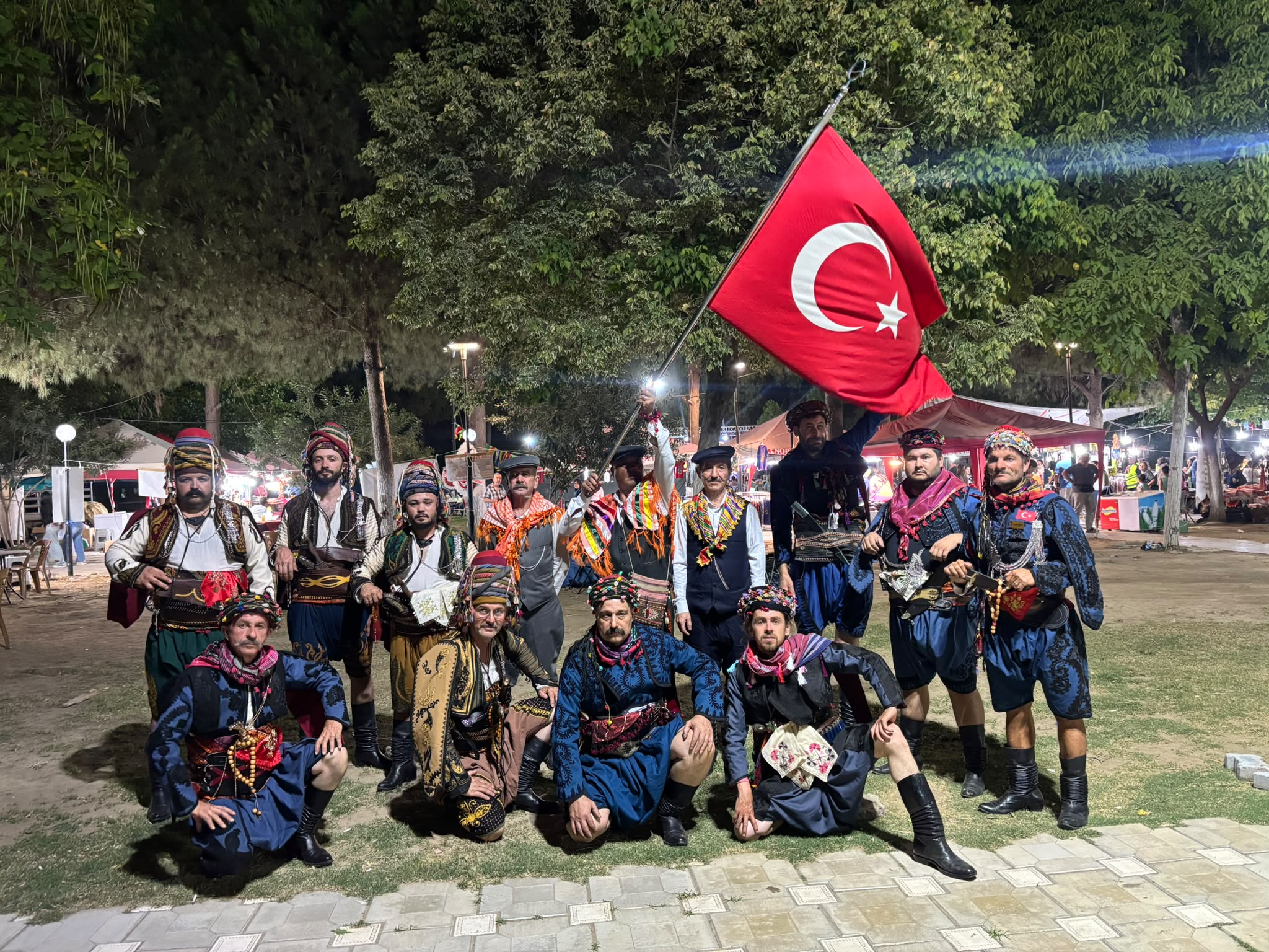 İncirliova'nın Efeleri Yörük Toyu'nda ayakta alkışlandı İncirliova'nın Efeleri Yörük Toyu'nda ayakta alkışlandı