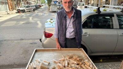 Aydın’ın İncirliova ilçesinde 35 yıldır fıstık ve susam helvası üreten