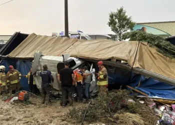 Yağmur felaketi getirdi Zincirleme kazada 2 ölü, 4 yaralı