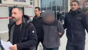 Yakalanmamak için kadın kıyafetleri giydi Yakalanmamak için kadın kıyafetleri giydi