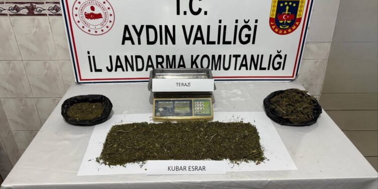 Yarım kilo uyuşturucuyla yakalandı