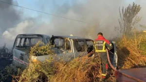 Yediemin deposunda yangın 35 araç küle döndü (1)