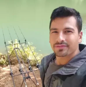 Yem kırma makinesine düşen işçi öldü