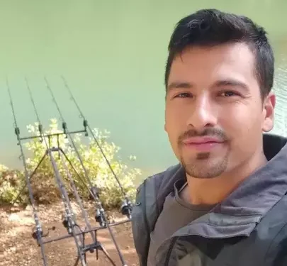 Yem kırma makinesine düşen işçi öldü