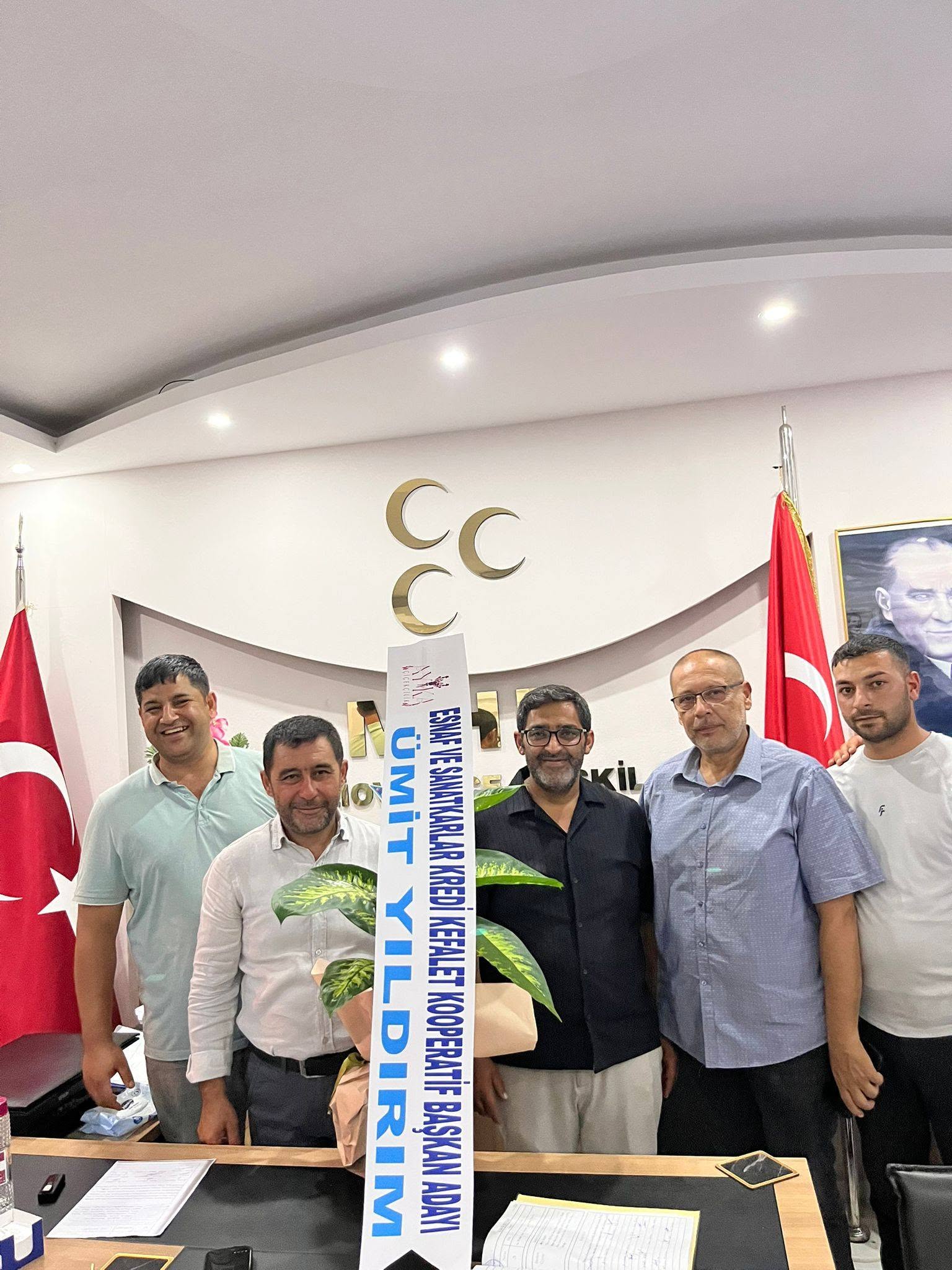 Yildirim’dan MHP’ye hayirli olsun ziyareti (1)