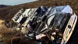 Yolcu otobüsü devrildi 2 ölü, 21 yaralı