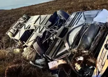 Yolcu otobüsü devrildi 2 ölü, 21 yaralı