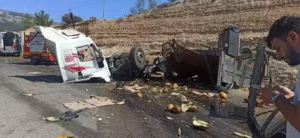 Yolcu otobüsü ile kamyon çarpıştı; 3 ölü, 7 yaralı