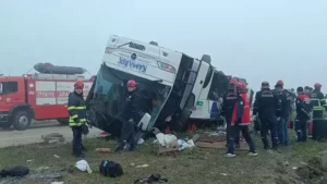 Adana’nın Kozan ilçesinde refüje devrilen şehirler arası yolcu otobüsündeki Ayla