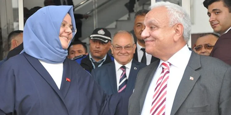 Zincirleme kazada eski bakanlar Koç ve Selçuk da yaralı