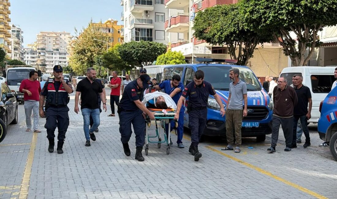Kız kardeşini balkondan attı Antalya'nın Alanya ilçesinde iki kardeş arasında çıkan tartışma kanlı bitti.