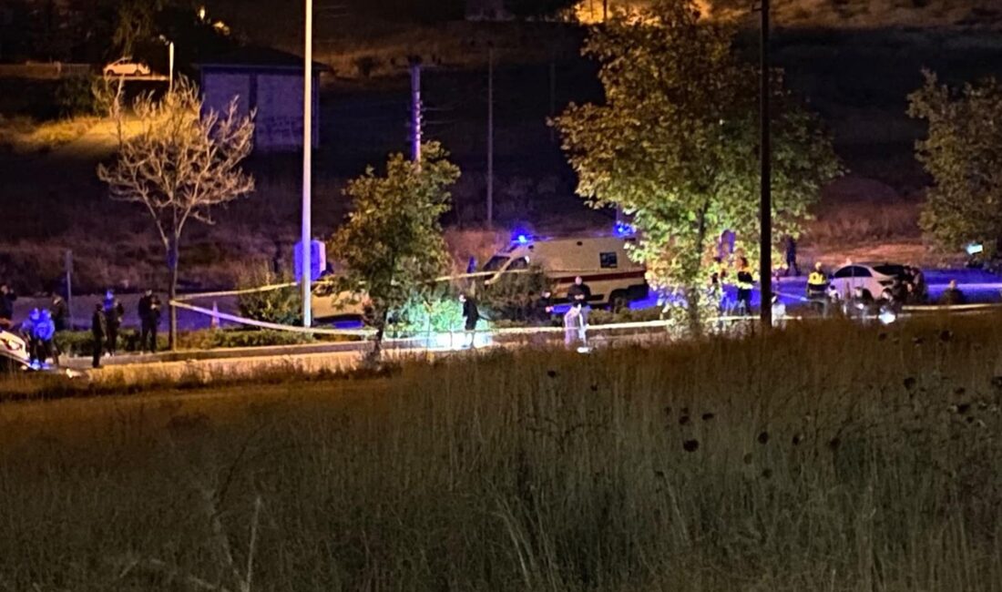 Uygulama noktasında silahlı saldırı: 1 polis şehit oldu Ankara'nın Pursaklar ilçesinde uygulama noktasında kimlik kontrolü sırasında araçtan inerek