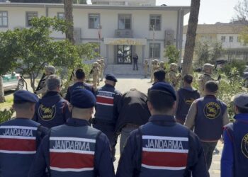 annesini odunla basina vurup oldurdu 19651526 amp