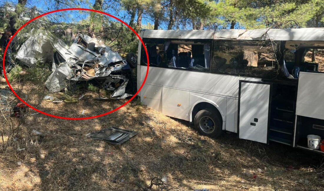 Aydın’da tur otobüsü minibüsle çarpıştı: 2 ölü, 9 yaralı Aydın-İzmir Otoyolu’nun Germencik mevkiinde, 45 Polonyalı turisti taşıyan tur otobüsü