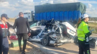 Balıkesir’in Bandırma ilçesinde meydana gelen feci kazada bir aile yıkıldı.