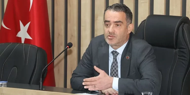 baskani ozgur arici meclis uyesine kufur etti 1