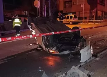 Minibüsle otomobil çarpıştı: 2 ölü, 2 yaralı