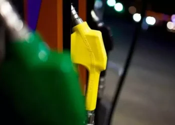 Benzine gece yarısı sessiz sedasız 1 lira 25 kuruş zam geldi
