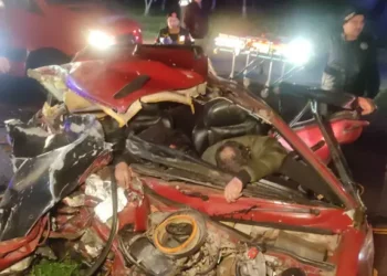 Mandalina yüklü TIR ile otomobil çarpıştı: 1 ölü, 3 yaralı