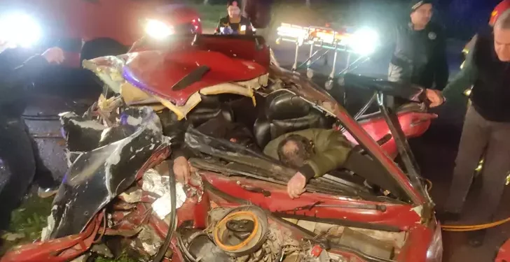 Mandalina yüklü TIR ile otomobil çarpıştı: 1 ölü, 3 yaralı