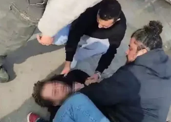 Otomobilini yıkarken kalp krizi geçirdi