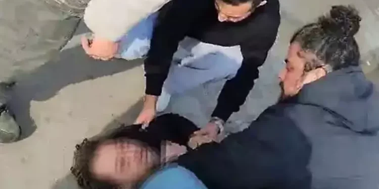 Otomobilini yıkarken kalp krizi geçirdi