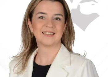 Efeler’de Sinem CHP’li gençlerin kadın başkan oldu