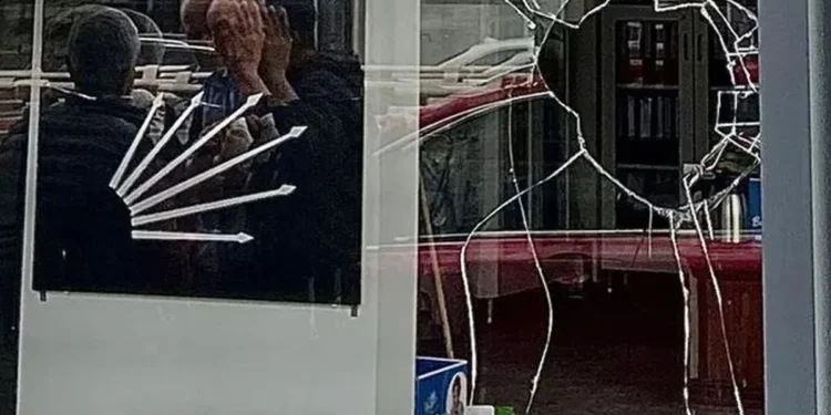 chp kecioren ilce baskanligi binasina tasli 5edbd6242e amp