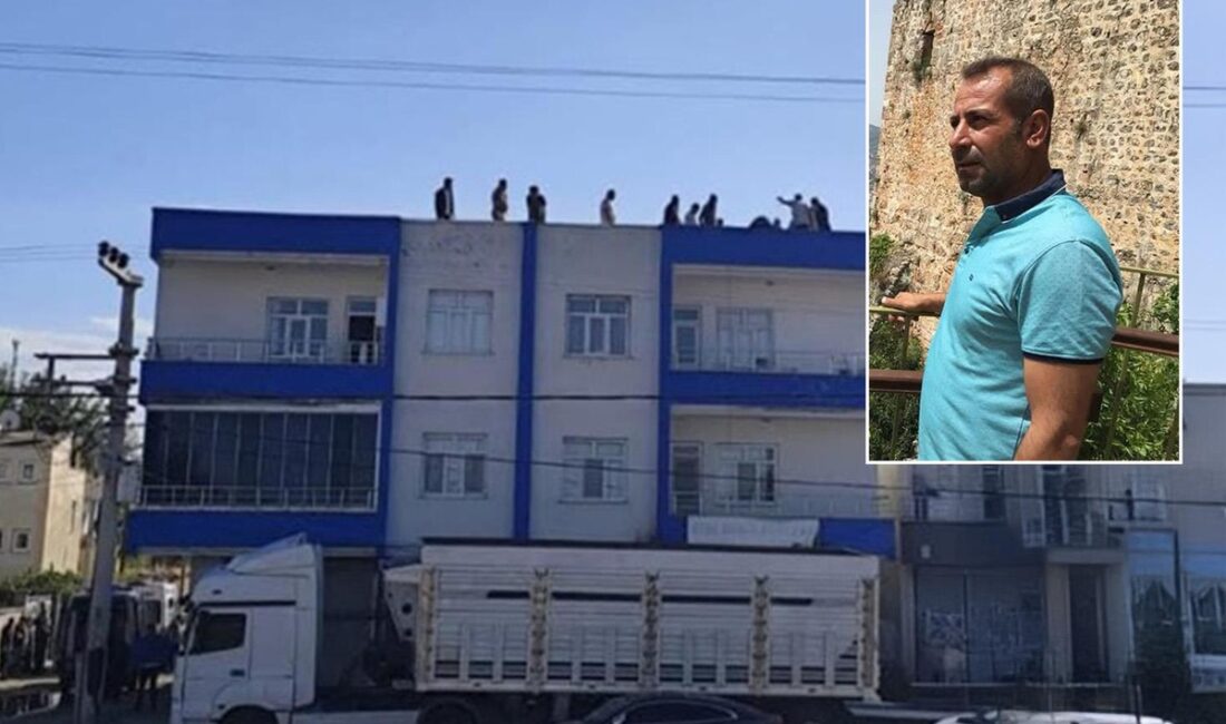 Tamir için dama çıkan usta ve çırakların fecii sonu Diyarbakır'ın Bismil ilçesinde 2 Ekim'deki kuvvetli rüzgarda düşen sacı kaynak