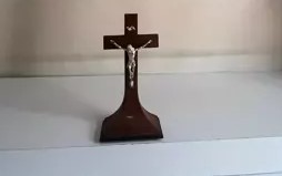 Kiliseden haç çaldı tutuklandı