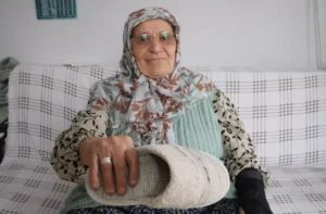 Denizli’de, akşam dışarı çıkmak isteyen torunu Asiye Vural’a (18) engel