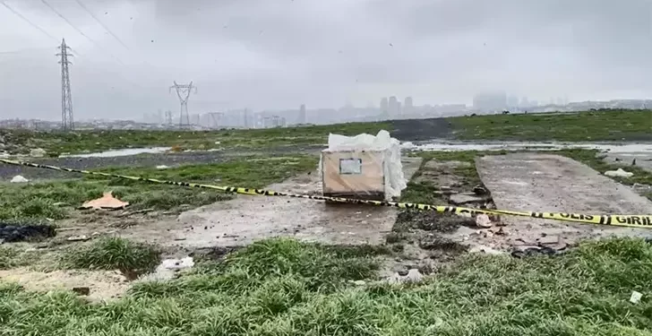 Boş arazide erkek cesedi bulundu