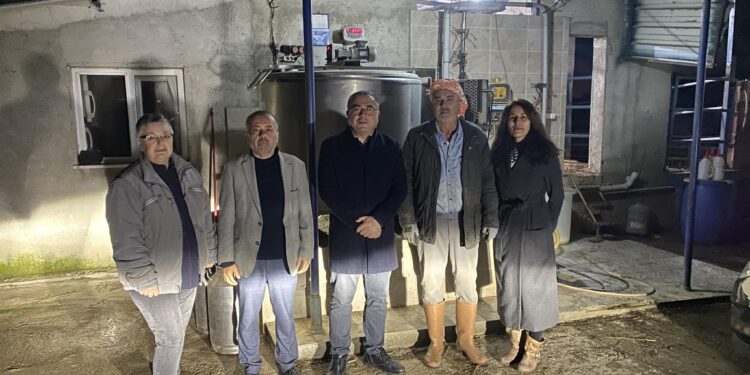 CHP’li Karakoz, şafak vakti besicilerin derdini dinledi