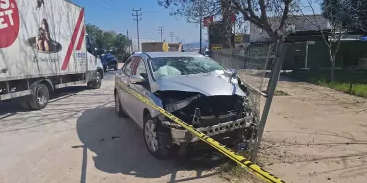 Otomobilin çarpıştığı motosiklet sürücüsü öldü