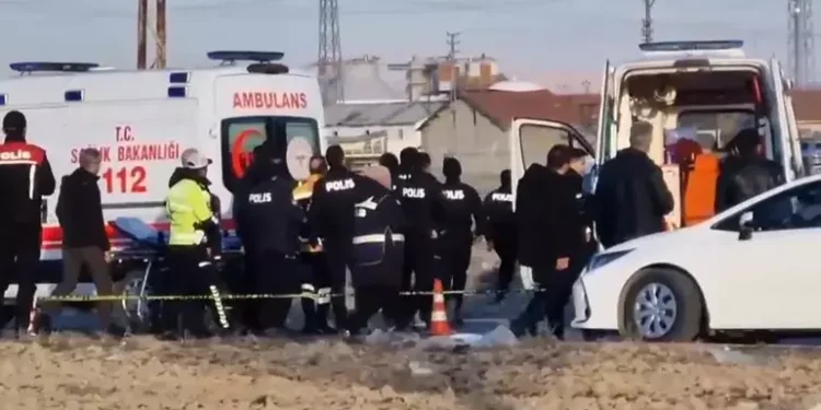 TIR, ekip otosuna arkadan çarptı; 1 polis şehit oldu