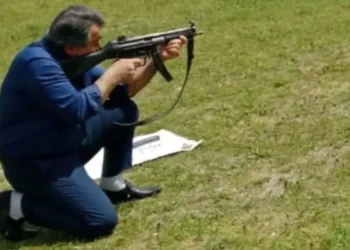 ilce milli egitim mudurunden silahli paylasim 2b56f62714 amp