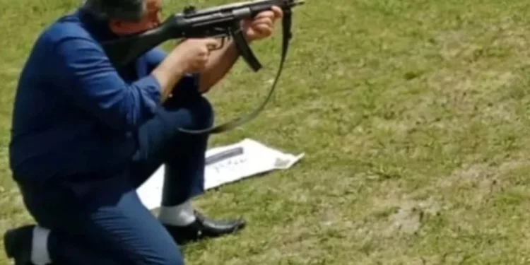 ilce milli egitim mudurunden silahli paylasim 2b56f62714 amp