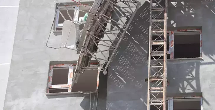 İnşaatta iskele çöktü 3 işçi hayatını kaybetti