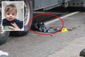 Amasya‘da akrabalarının taziye ziyaretinden dönen ailenin içinde olduğu otomobil ile