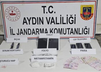 Durdurulan otomobilden uyuşturucu çıktı: 3 tutuklama