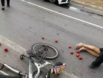 Kuşadası'nda otomobilin çarptığı bisikletli öldü