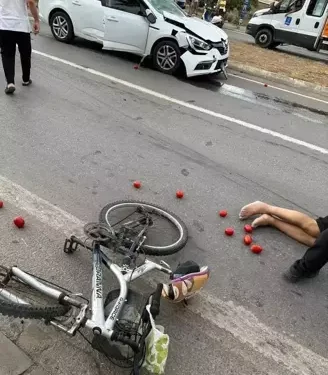 Kuşadası'nda otomobilin çarptığı bisikletli öldü