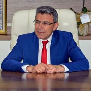 AK Partili Köşk Belediye Başkanı Nuri Güler, bir kadınla birlikte