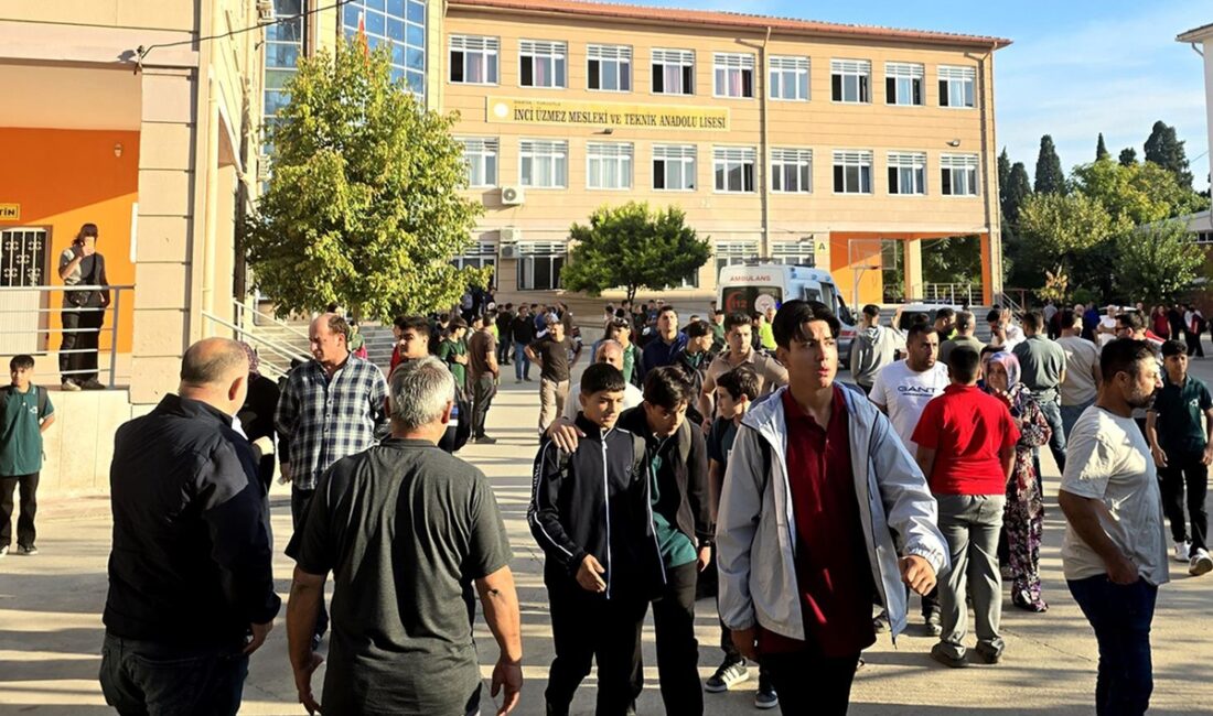 Manisa’da bir lisenin önünde silahla ateş açıldığı bildirildi. Yaralıların olduğu