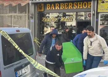 Berberde tıraş olurken tabancayla öldürüldü
