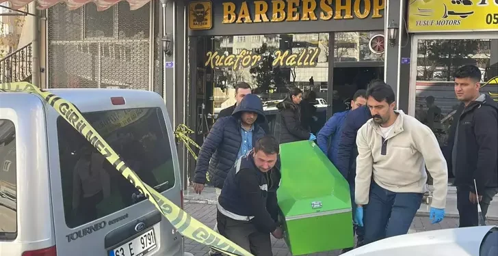 Berberde tıraş olurken tabancayla öldürüldü