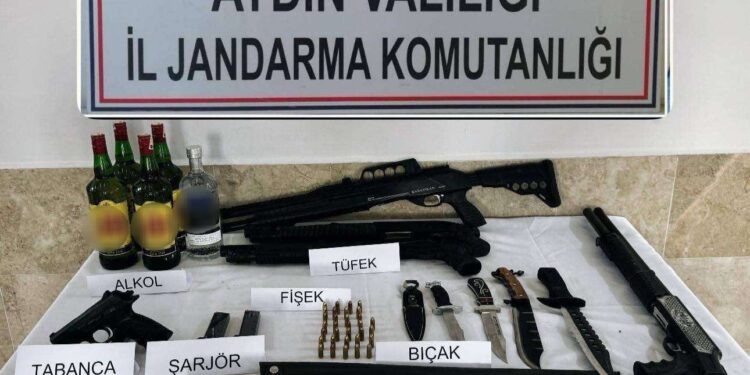 Gazinoya operasyonda silah ve sahte alkol ele geçirildi