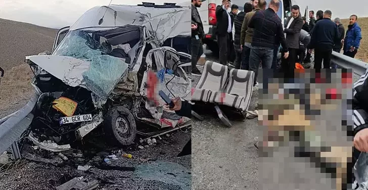 Kamyonla yolcu minibüsü çarpıştı; 6 ölü, 13 yaralı